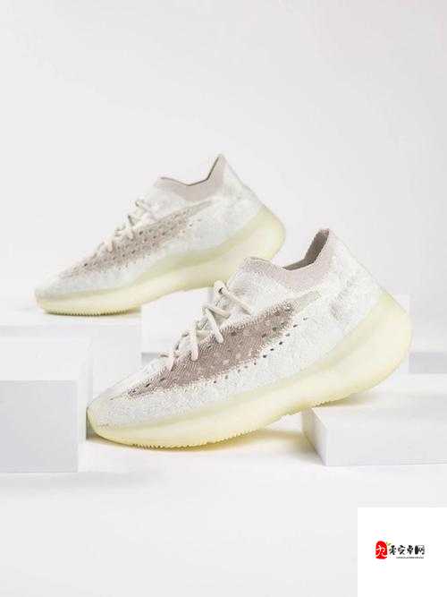 Yeezy380 蜜桃粉和白色的魅力：时尚潮流新宠的璀璨风采